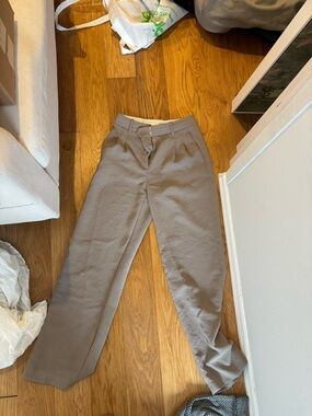 Aritzia Taupe Effortless Pant
